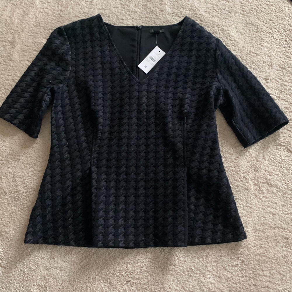 Pretty black short sleeved top